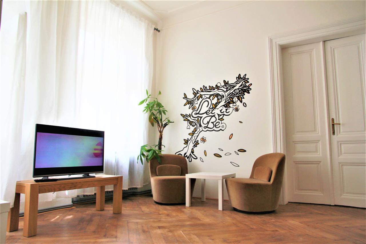 Albergue The Republic Garden Praga Exterior foto