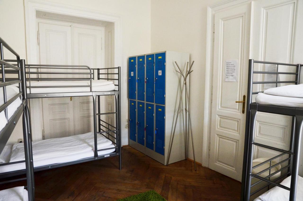 Albergue The Republic Garden Praga Exterior foto
