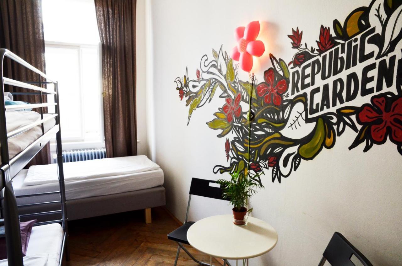Albergue The Republic Garden Praga Exterior foto