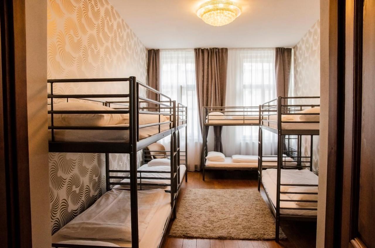 Albergue The Republic Garden Praga Exterior foto