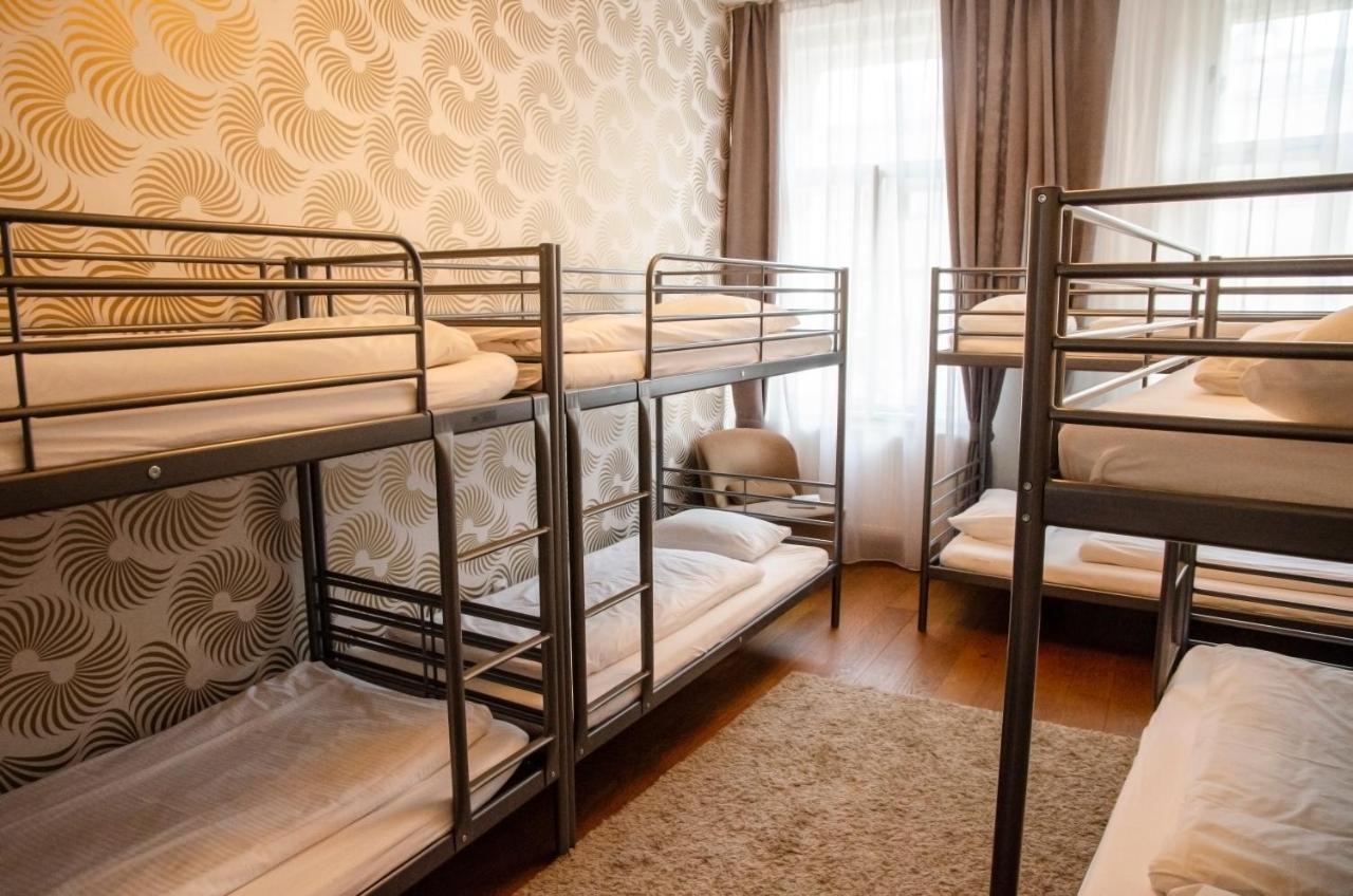 Albergue The Republic Garden Praga Exterior foto