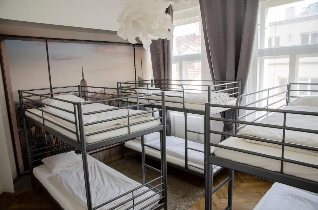 Albergue The Republic Garden Praga Exterior foto