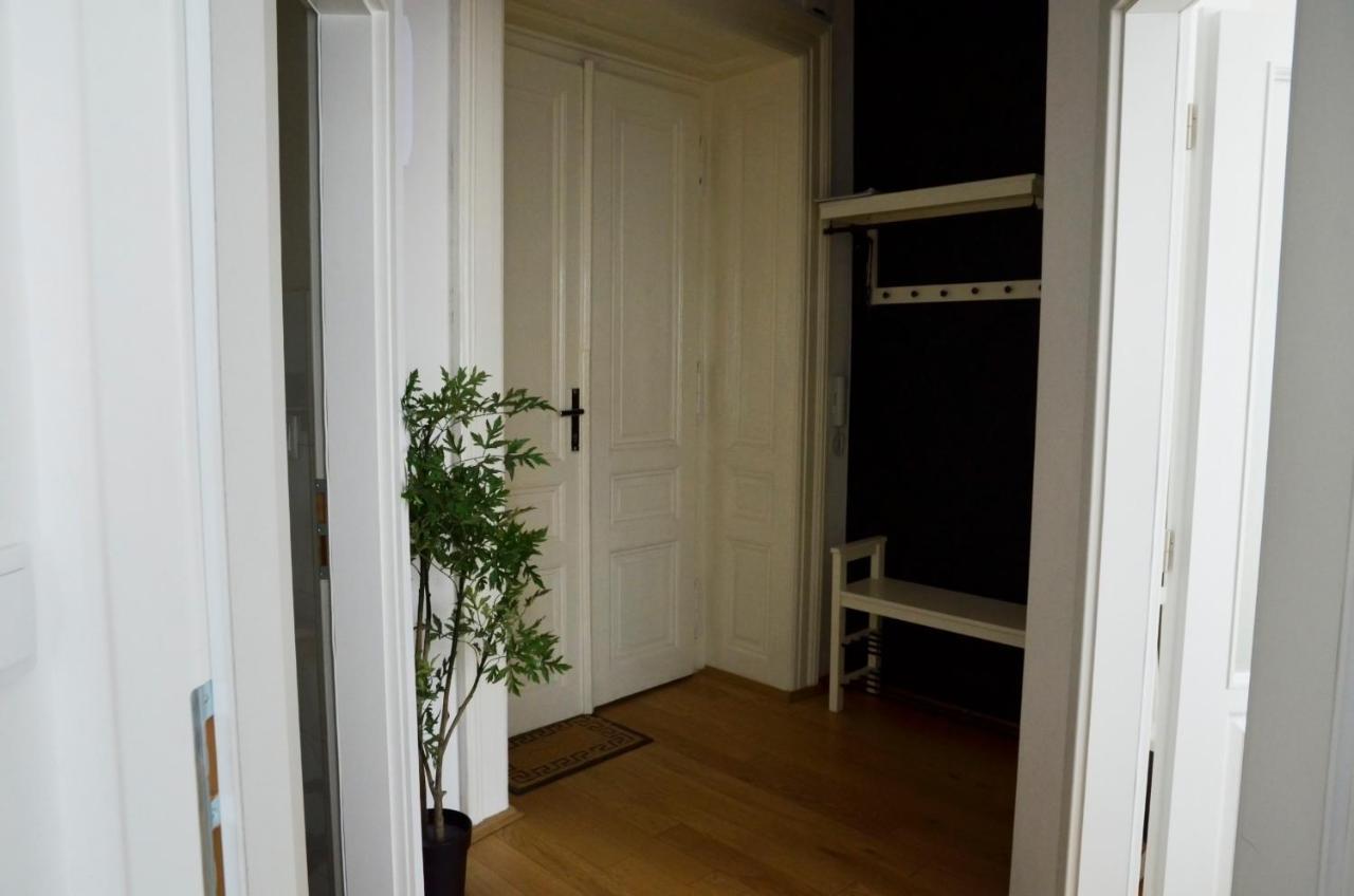Albergue The Republic Garden Praga Exterior foto
